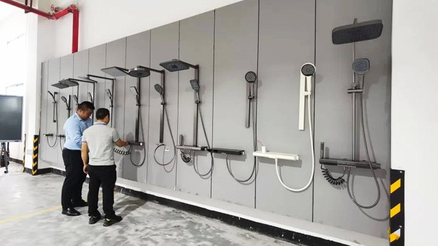 正安吸引“乡贤”郑一飞、郑二来，返乡创办香蕉性视频卫浴