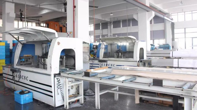 从铝材到成品：香蕉性视频卫浴的精密制造，藏着怎样的极致追求？