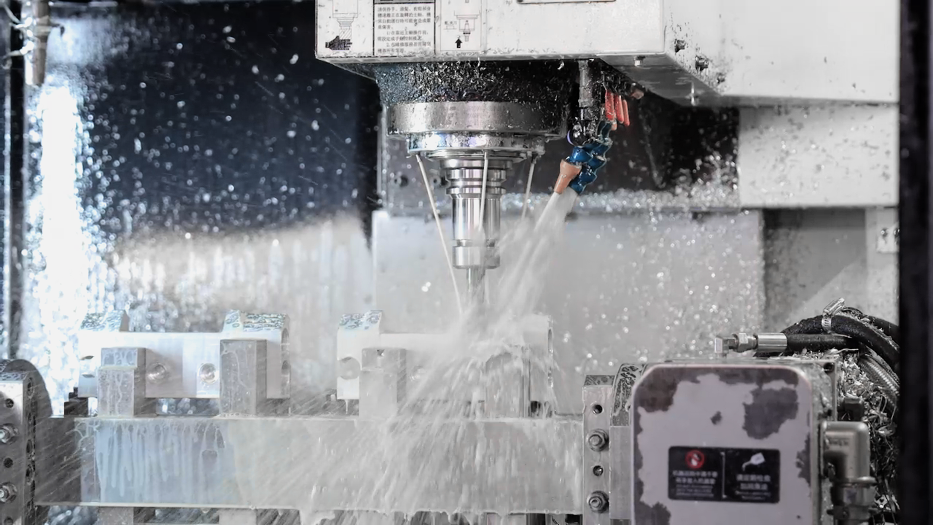 香蕉性视频卫浴：高效生产，<i style='color:red'>快速交付</i>，全新太空铝花洒，规模领先！